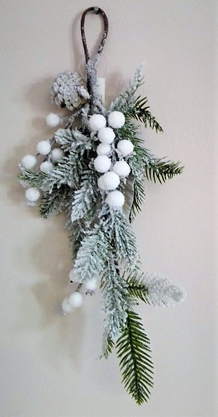 Vianočný konár s bobuľami zasnežený 46cm