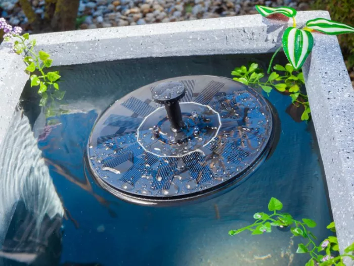 Fontána Strend Pro solárna plávajúca striekajúca meniaca farby 17cm